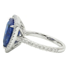 Afbeelding in Gallery-weergave laden, Halo Trillion Sapphire Ring 5 Karaat Pave Set Diamanten Accenten Goud 14K

