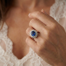 Afbeelding in Gallery-weergave laden, Luxe Korenbloem Saffier Edelsteen Ring 3,50 karaat – achteraanzicht
