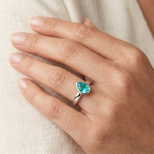 Afbeelding in Gallery-weergave laden, Handgemaakte Neon Paraiba Gekleurde Steen Ring 1,25 karaat
