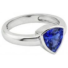 Afbeelding in Gallery-weergave laden, Heren Edelsteen Ring Solitaire Triljoen Bezel Set Ceylon Sapphire 3 Ct
