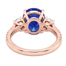 Afbeelding in Gallery-weergave laden, Jubileum Ovale Ceylonese Saffier Ring Drie Steen Stijl Natuurlijke uit de a aarde gewonnen Diamanten 5 Karaat
