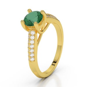 Jubileumring 2,25 ct rond geslepen Groente smaragd en diamanten geel goud
