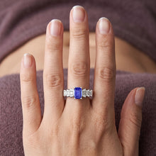 Afbeelding in Gallery-weergave laden, Jubileumring Emerald Light Blue Sapphire 2 karaats geplooide stijl
