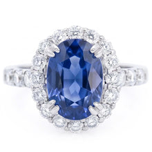 Afbeelding in Gallery-weergave laden, 9.75 Ct Ceylonsaffier en natuurlijke uit de aarde gewonnen diamanten jubileumring
