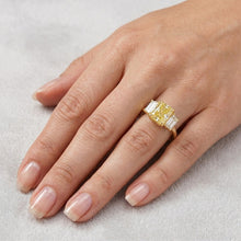 Afbeelding in Gallery-weergave laden, Kanariegele Diamant VVS Zuiverheid Statement Ring 3,25 karaat in
