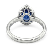 Afbeelding in Gallery-weergave laden, Klassieke Halo Ring met uit de aarde gewonnen Diamanten, Peer Saffier Centraal, Goud 14K, 6.75 Karaat
