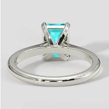 Afbeelding in Gallery-weergave laden, Klassieke Paraiba ring met 2 karaat smaragdgeslepen diamant
