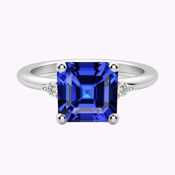 Kleine Ronde Diamanten Ring Met 3 Stenen Blauwe Saffier Asscher geslepen 2,75 karaat