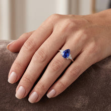 Afbeelding in Gallery-weergave laden, Korenbloem Saffier Gekleurde Steen Ring 2 karaat – 14K Witgoud
