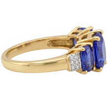 Afbeelding in Gallery-weergave laden, Kussen Geslepen Sri Lanka Blauwe Saffier Natuurlijke uit de aarde gewonnen Diamanten Ring Drie Stenen 5.26 Karaat Geelgoud 14K
