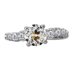 2 karaat Fijne Diamant Solitaire met Zijstenen in 14K Witgoud