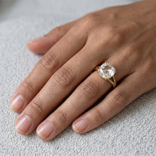 Afbeelding in Gallery-weergave laden, Luxe Solitaire Ring met Rozet Slijpvorm Diamant – 3,75 karaat
