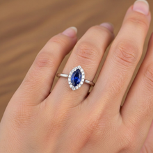 Afbeelding in Gallery-weergave laden, echte marquise saffier 2karaat ring met diamantaccenten
