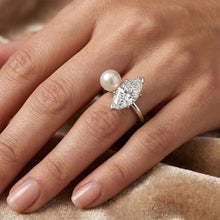 Afbeelding in Gallery-weergave laden, Marquise Diamant Enkele Steen Ring – 2,5 karaat in 14K Witgoud
