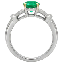 Afbeelding in Gallery-weergave laden, Smaragd Edelsteen Ring 2 karaat 14 Karaat Tweekleurig Goud – achteraanzicht
