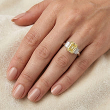 Afbeelding in Gallery-weergave laden, Met de hand vervaardigd Trilogie Ring met VVS Gele Kanarie
