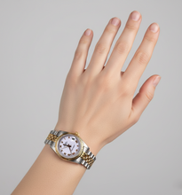 Afbeelding in Gallery-weergave laden, Middelgroot Rolex Datumjust horloge met witte Romeinse wijzerplaat, tweekleurig jubileum P6
