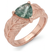 Afbeelding in Gallery-weergave laden, Moss Agate Gekleurde Steen Ring 2 karaat 14K Rosé Goud – zijaanzicht
