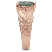Afbeelding in Gallery-weergave laden, Driehoekig Moss Agate ring in 14K Rosé Goud – hoekaanzicht

