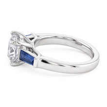 Afbeelding in Gallery-weergave laden, Natuurlijke Blauwe Saffier Diamanten Ring 3.20 Karaat 3-Steens Oude Mijnwerker
