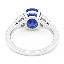 Afbeelding in Gallery-weergave laden, Natuurlijke (niet labgekweekte) Drie Steen Stijl Ring Ovale Blauwe Saffier 6.75 Karaat Echt Witgoud
