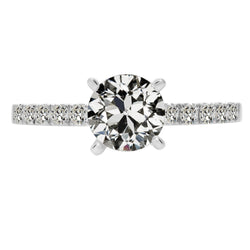 Antiek Cushion Fijne Diamant Solitaire met Zijstenen in 14