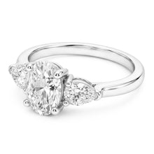Afbeelding in Gallery-weergave laden, Ovaal Diamant 3-Steens Ring in 14 Karaat Witgoud – 4,50 karaat

