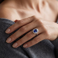 Afbeelding in Gallery-weergave laden, Ovaal en rond geslepen Ceylon saffier met Natuurlijke echte diamanten ( niet in een laboratorium gekweekt ) ring 2.80 karaat WG 14K
