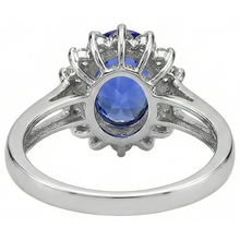 Afbeelding in Gallery-weergave laden, Ovaal Geslepen 22.75 Karaat Tanzaniet Met Natuurlijke uit de aarde gewonnen Diamanten Ring Witgoud 14K
