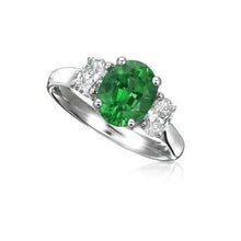 Afbeelding in Gallery-weergave laden, Ovaal geslepen 6,50 karaat groene smaragd en diamanten 3 stenen ring wit goud 14K
