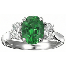 Afbeelding in Gallery-weergave laden, Ovaal geslepen 6,50 karaat groene smaragd en Natuurlijke echte diamanten ( niet in een laboratorium gekweekt ) 3 stenen ring wit goud 14K
