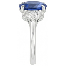 Afbeelding in Gallery-weergave laden, Ovaal geslepen Sri Lanka Sapphire &amp; Diamond 3 stenen ring 2 karaat WG 14K
