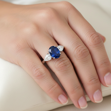 Afbeelding in Gallery-weergave laden, echte oval saffier 3.50karaat ring met diamantaccenten
