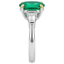 Afbeelding in Gallery-weergave laden, Smaragd Gekleurde Steen Ring 3,50-karaat 14 Karaat Tweekleurig Goud – hoekaanzicht
