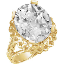 Afbeelding in Gallery-weergave laden, Briljant Antiek Cushion Solitaire Verlovingsring in 14K Geelgoud – hoofdaanzicht
