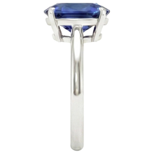 Afbeelding in Gallery-weergave laden, Natuurlijke (niet labgekweekt) ovale solitaire Ceylonese blauwe saffier witgouden ring 4.50 karaat
