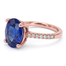Afbeelding in Gallery-weergave laden, Ovale Solitaire Ring met Blauwe Saffier &amp; Pave Set Diamanten 4,50 Karaat

