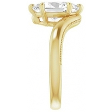 Afbeelding in Gallery-weergave laden, Premium Enkele Steen Ring 2 karaat – profielaanzicht

