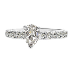Old Mine Slijpvorm Diamant Solitaire met Zijstenen – 3 karaat in