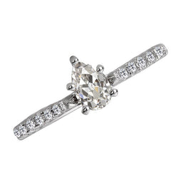 Geraffineerd Antiek Cushion Briljant Solitaire Ring met Accenten