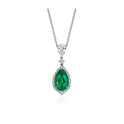 Peervorm groene smaragd en diamanten hanger 8,50 karaat witgoud 14K