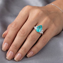 Afbeelding in Gallery-weergave laden, Peervormig Paraiba Toermalijn Sieraadsteen Ring – 3 karaat in 14
