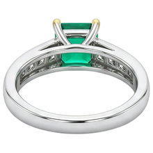 Afbeelding in Gallery-weergave laden, Colombiaanse Smaragd Sieraadsteen Ring 4 karaat Bicolor 14K Goud – achteraanzicht
