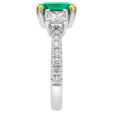Afbeelding in Gallery-weergave laden, Fijne Smaragd Edelsteen Ring 2 karaat Bicolor 14K Goud – bovenaanzicht
