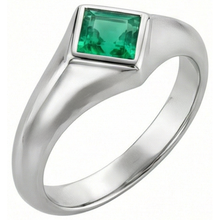 Afbeelding in Gallery-weergave laden, Edelsteen Ring 14K Witgoud met Fijne Smaragd – zijaanzicht
