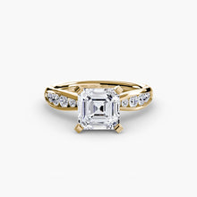Afbeelding in Gallery-weergave laden, Rond Geslepen Edelsteen ring in Gold – close-up
