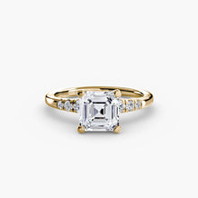 Afbeelding in Gallery-weergave laden, Rond Geslepen Sieraadsteen ring in Gold – close-up

