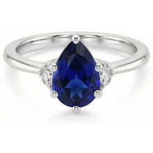 Afbeelding in Gallery-weergave laden, Driestenen Ring met uit de aarde gewonnen Diamant &amp; Blauwe Saffier 6.75 Karaat Taps Toelopende Band Goud
