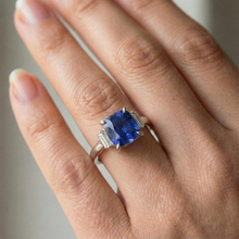 Afbeelding in Gallery-weergave laden, Ring met drie stenen Natuurlijke echte diamanten ( niet in een laboratorium gekweekt ) blauwe saffier 3,25 karaat witgoud
