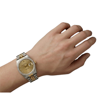 Afbeelding in Gallery-weergave laden, Fijne Diamant Rolex in Gold – hoekaanzicht

